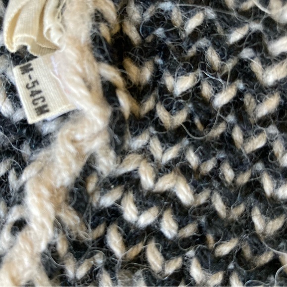 Wool knit winter beanie - Picture 3 of 3